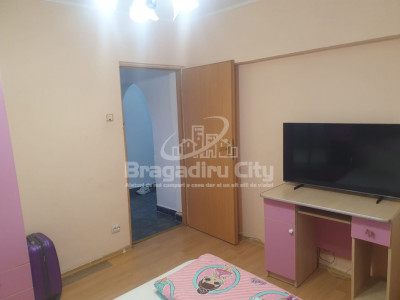 Ap 3 cam et 5/7 liber langa autogara Militari