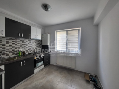 Garsoniera libera et 3 lift langa Leroy